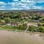 Holiday Home Balatonbereny Дом отдыха *