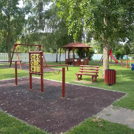 Casa de Férias Holiday Home Balatonbereny Balatonberény