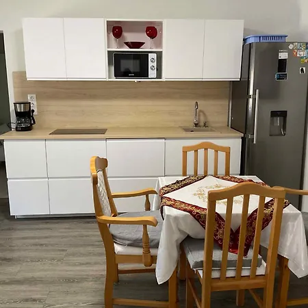 Holiday Home Balatonbereny Casa de Férias *