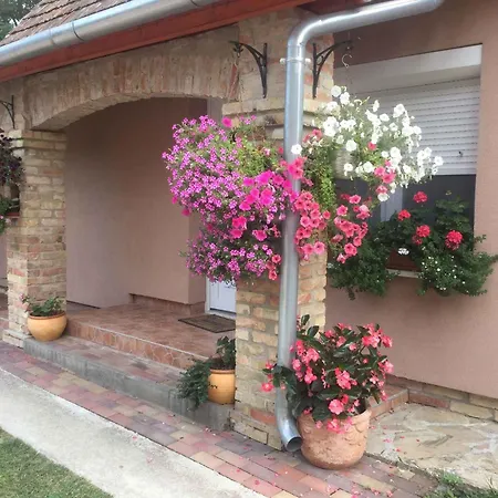 Holiday Home Balatonbereny Casa de Férias